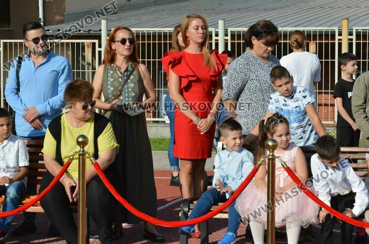 Представиха най-големия стенопис на училище за 50 г. от създаването на „Шандор Петьофи“