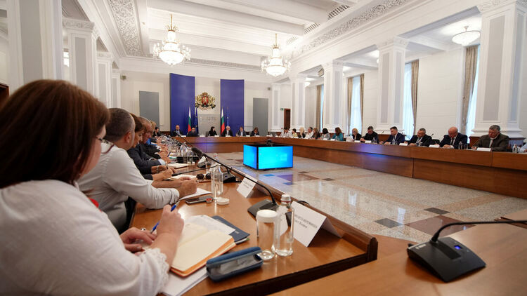 Правителството на среща с областните управители за превенция срещу бедствията и организацията на изборите