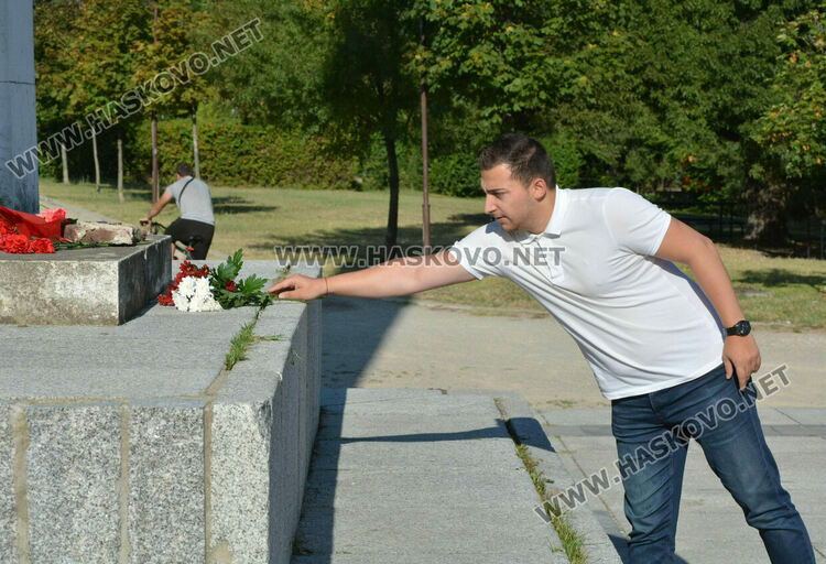 БСП-Хасково отбеляза 9 септември с поднасяне на цветя