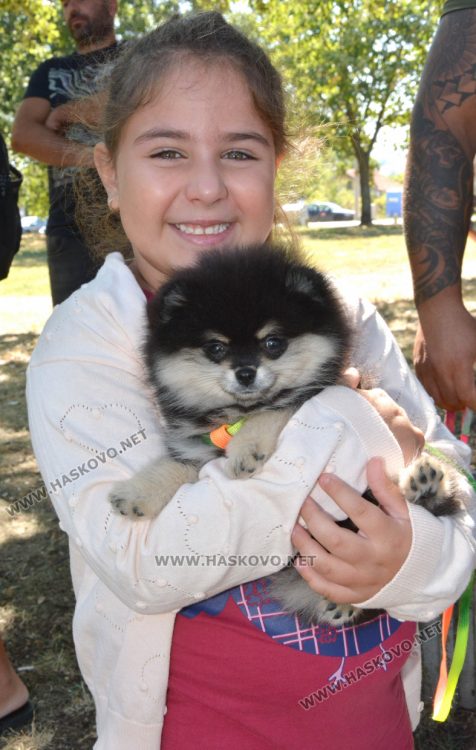 Деца и четириногите им  любимци се забавляваха на „Кенана“