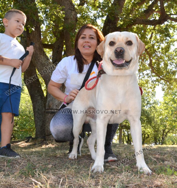 Деца и четириногите им  любимци се забавляваха на „Кенана“