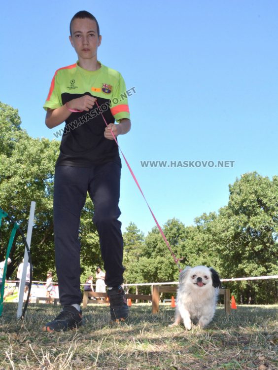 Деца и четириногите им  любимци се забавляваха на „Кенана“