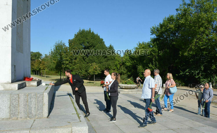 БСП-Хасково отбеляза 9 септември с поднасяне на цветя