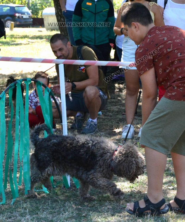 Деца и четириногите им  любимци се забавляваха на „Кенана“