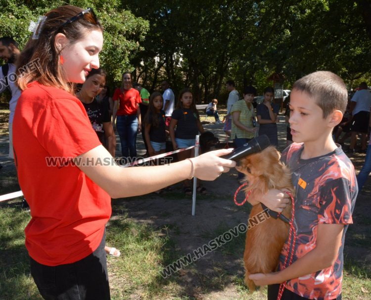 Деца и четириногите им  любимци се забавляваха на „Кенана“
