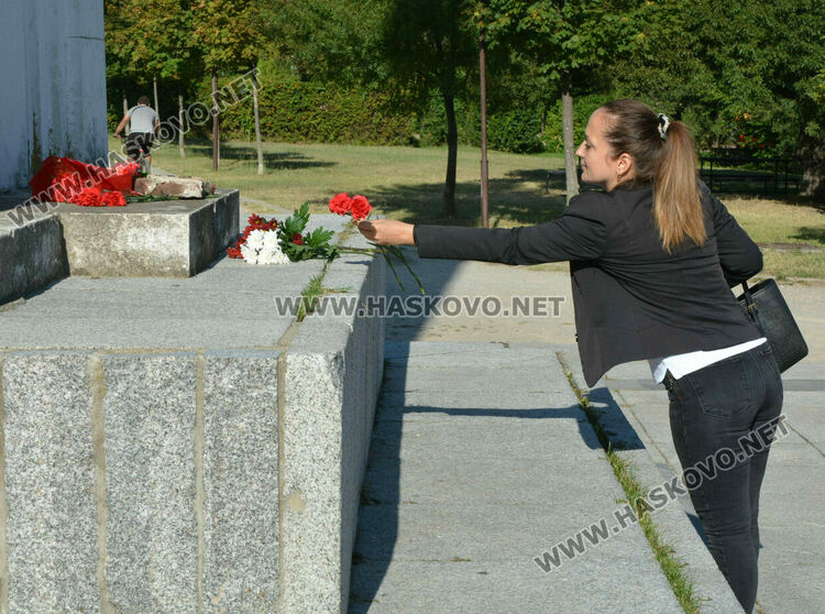 БСП-Хасково отбеляза 9 септември с поднасяне на цветя