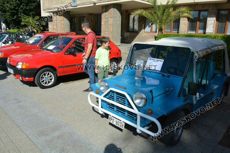 Ретро красавици събраха очите на малки и големи на пл. „Свобода“