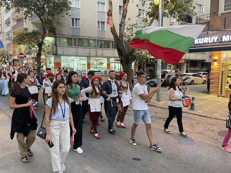 Ансамбъл „Кърджали“ с овации на престижен фестивал в Бурса