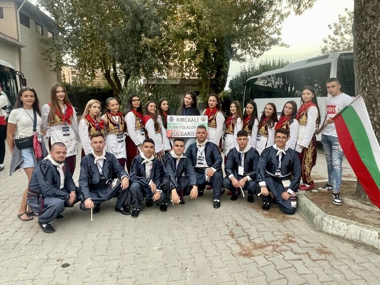 Ансамбъл „Кърджали“ с овации на престижен фестивал в Бурса