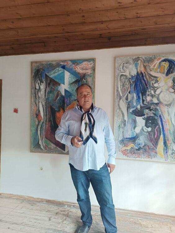 Петър Пиронков дари 40 платна на Община Смолян, произведенията са експонирани в къща музей „Кирил Маджаров"