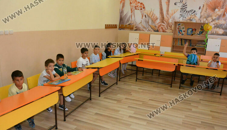 ОУ „Климент Охридски“ отвори врати за първокласници