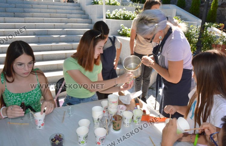 Седем арт работилнички предизвикаха малки и големи да творят