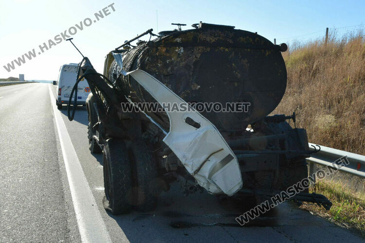 Водач на бус загина при катастрофа с камион на магистрала „Марица“