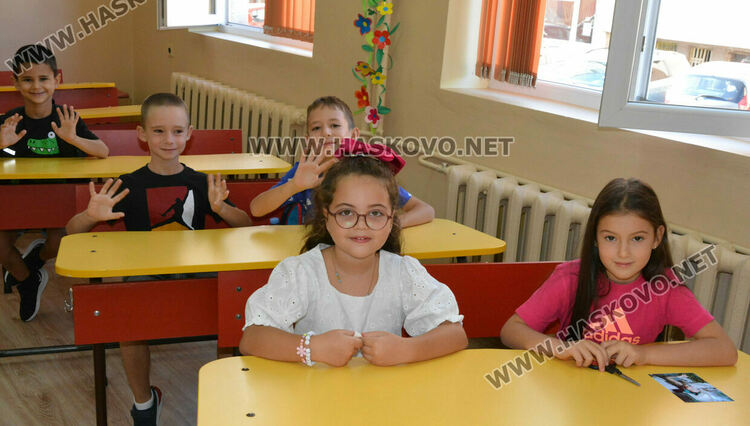 ОУ „Климент Охридски“ отвори врати за първокласници