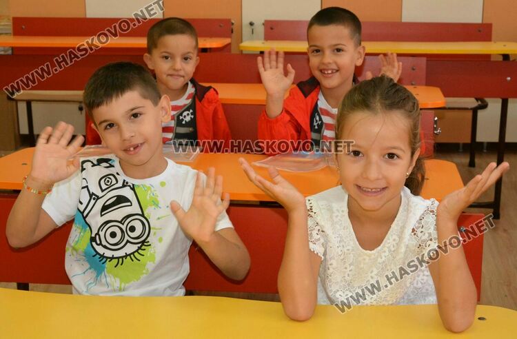 ОУ „Климент Охридски“ отвори врати за първокласници