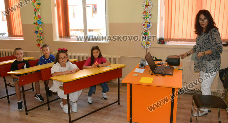 ОУ „Климент Охридски“ отвори врати за първокласници