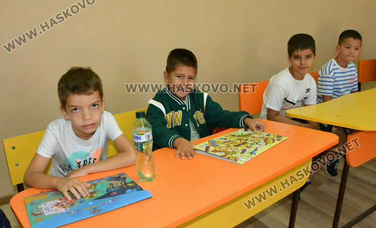 ОУ „Климент Охридски“ отвори врати за първокласници