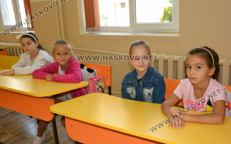 ОУ „Климент Охридски“ отвори врати за първокласници