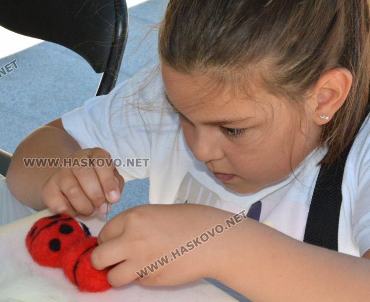 Седем арт работилнички предизвикаха малки и големи да творят