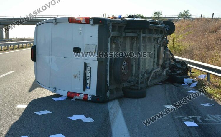 Водач на бус загина при катастрофа с камион на магистрала „Марица“