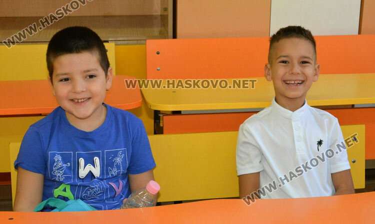 ОУ „Климент Охридски“ отвори врати за първокласници