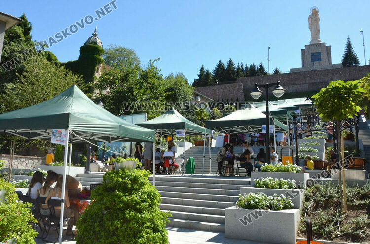 Седем арт работилнички предизвикаха малки и големи да творят