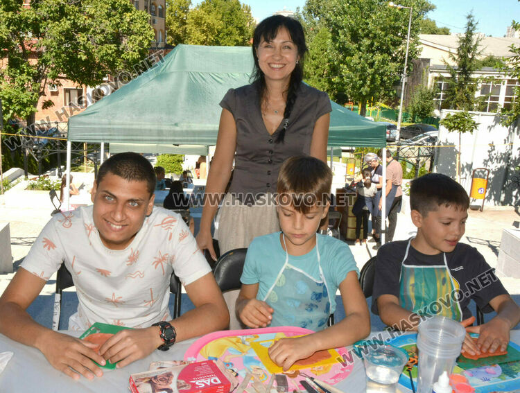 Седем арт работилнички предизвикаха малки и големи да творят