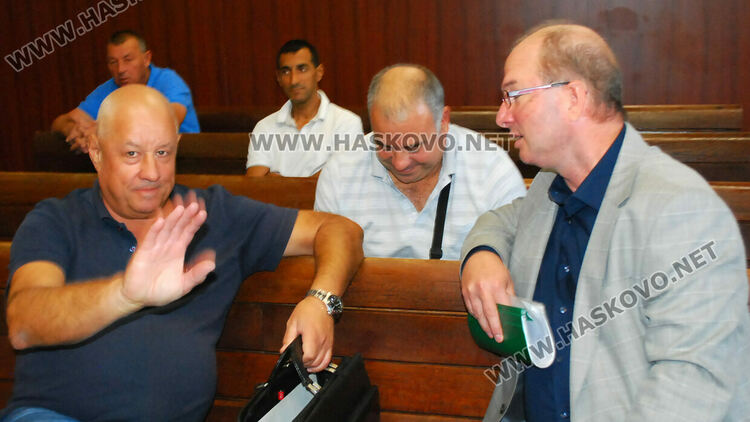 Съдът върна на прокуратурата делото срещу ОПГ с гранични полицаи за трафик на хора