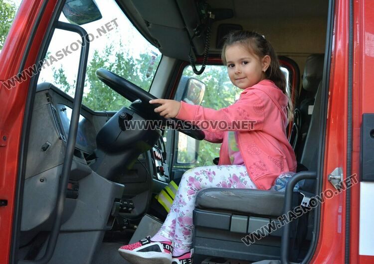 Евакуираха деца от детска градина и демонстрираха гасене на пожар