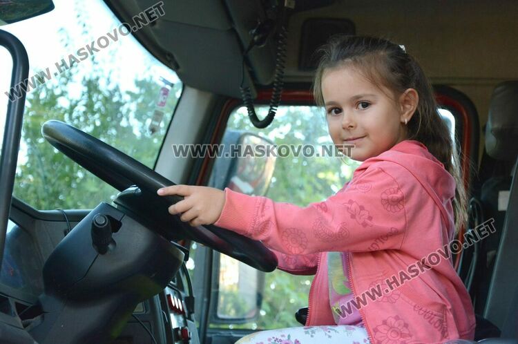 Евакуираха деца от детска градина и демонстрираха гасене на пожар