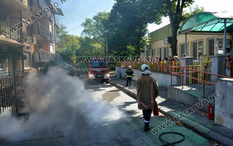 Евакуираха деца от детска градина и демонстрираха гасене на пожар