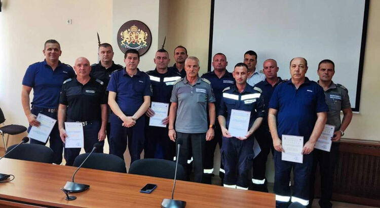 Наградиха служители на РДПБЗН-Кърджали по повод професионалния празник на пожарникарите