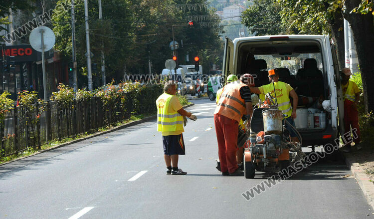 Отново затвориха „Раковски“ за полагане на маркировка, но в платното към центъра