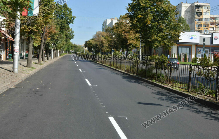 Отново затвориха „Раковски“ за полагане на маркировка, но в платното към центъра