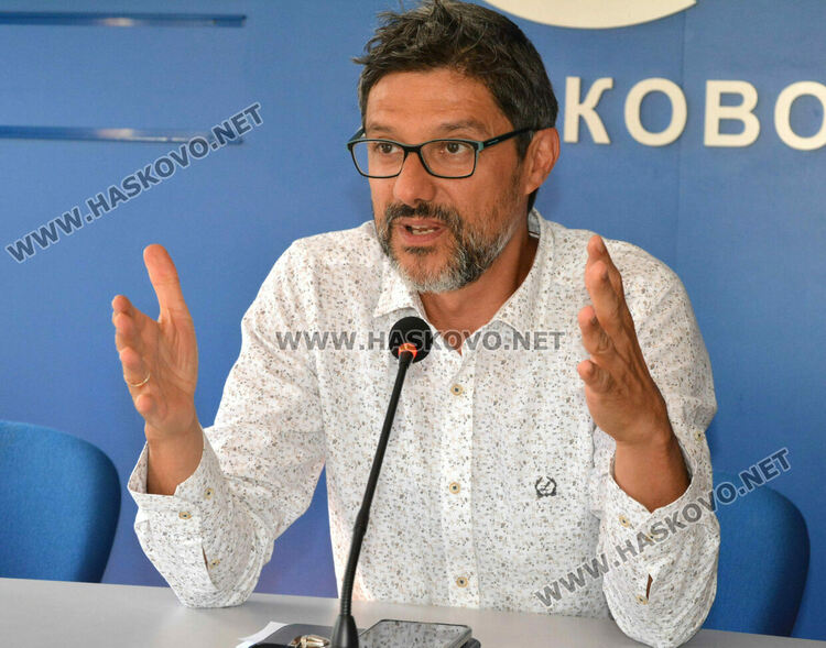 Творчеството на Алеко Константинов е огледало и за съвременните теми и проблеми, смята доц. Ефтимов