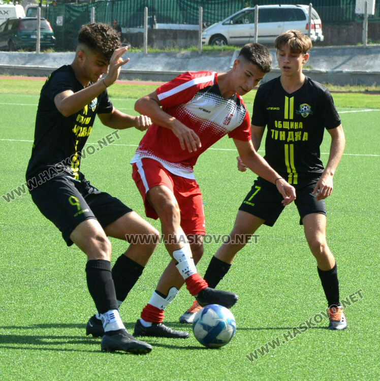 Юношите на „Хасково 2022“ разбиха „Априлец Бояджик-2017“