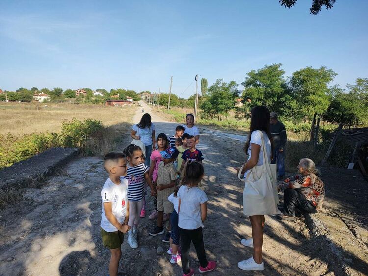 Деца, родители и екоактивисти събраха над 10 чувала с отпадъци