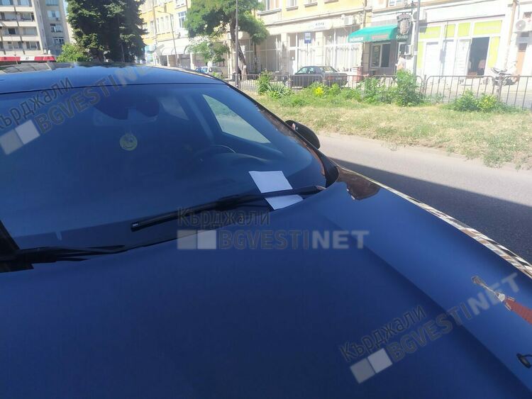 Баровец с „милиционерски” номер отнесе глоба за паркиране върху пешеходна пътека в центъра на Кърджали