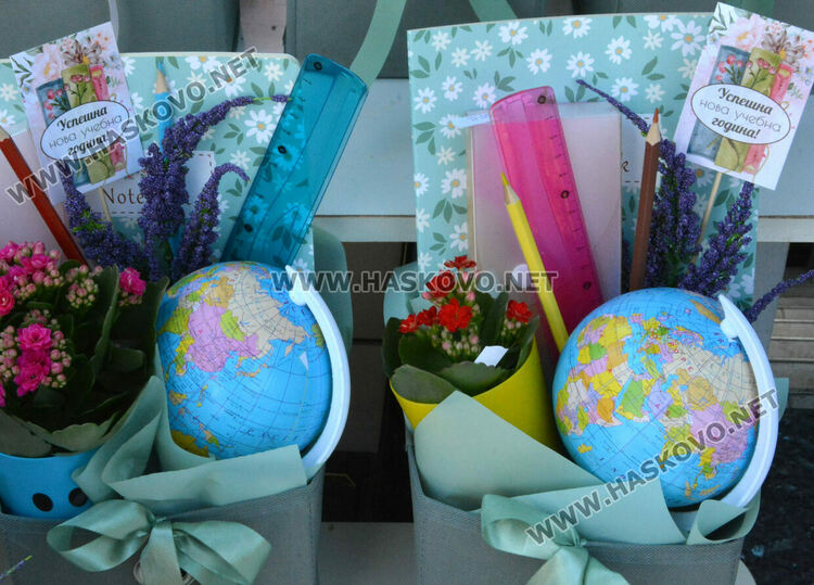 Слънчогледи, хризантеми и рози са най-предпочитани за първия учебен ден