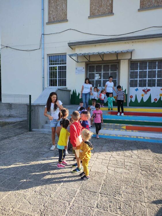 Деца, родители и екоактивисти събраха над 10 чувала с отпадъци