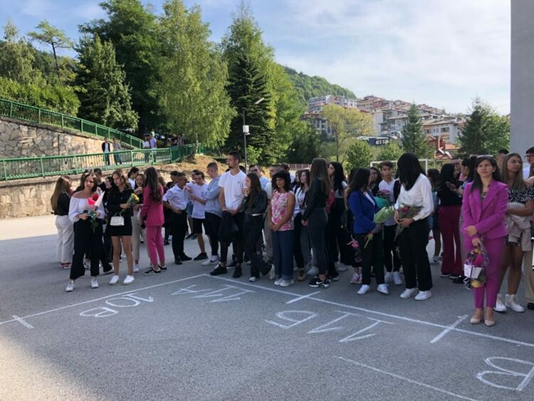 ЧЕСТИТ ПЪРВИ УЧЕБЕН ДЕН! /галерия/