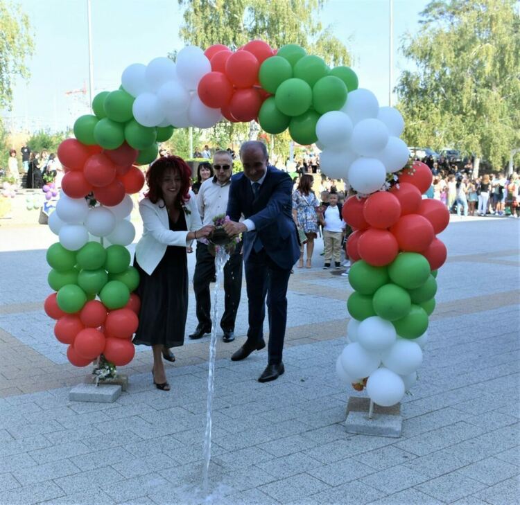Откриха новата учебна година в Асеновград (снимки)