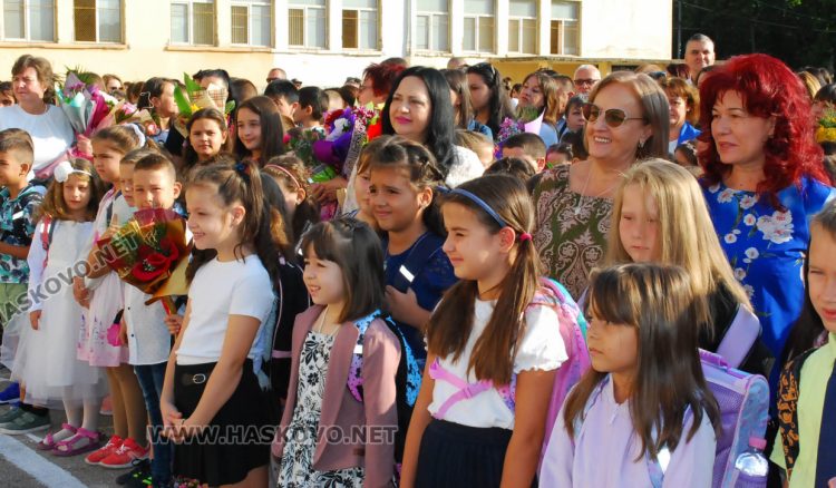 Емоционалeн първи учебен ден за първолаците в ОУ “Христо Смирненски“