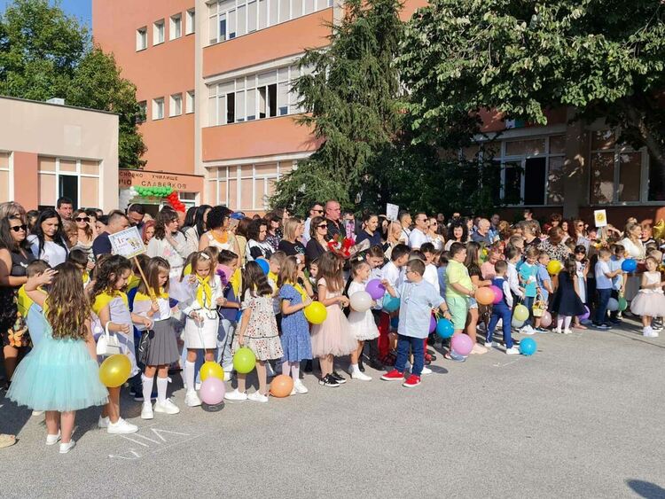 Кметът на общината откри учебната година в най-голямото димитровградско школо