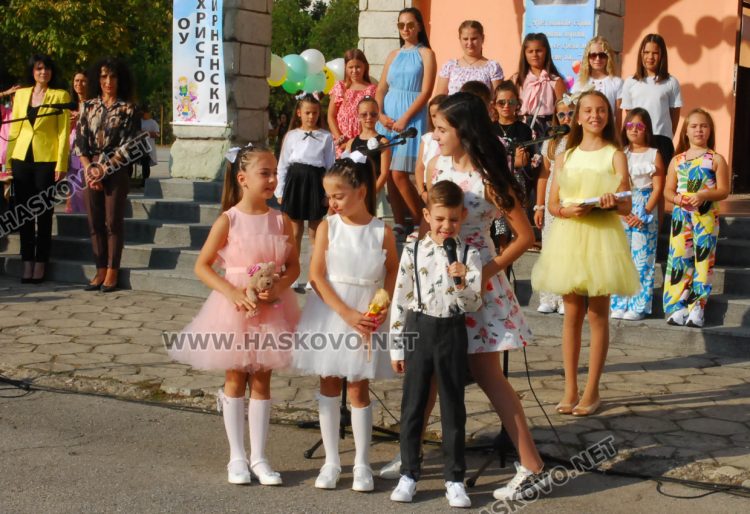 Емоционалeн първи учебен ден за първолаците в ОУ “Христо Смирненски“