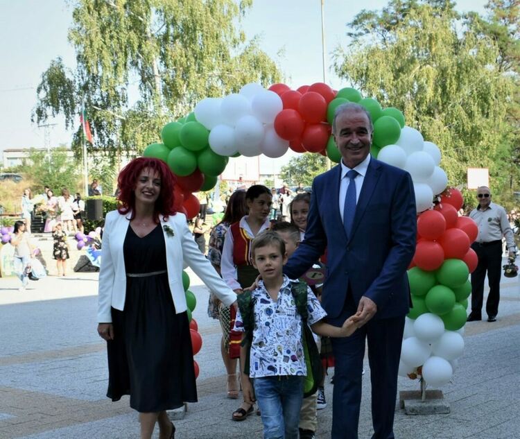 Откриха новата учебна година в Асеновград (снимки)