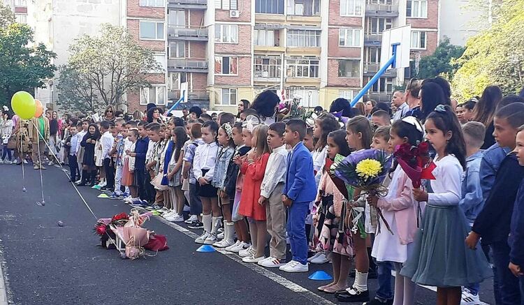 За 110 път запя училищния звънец в "Отец Паисий"в Кърджали