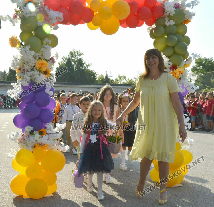 Тържествено откриха учебната година във „Васил Левски“ със 760 ученици