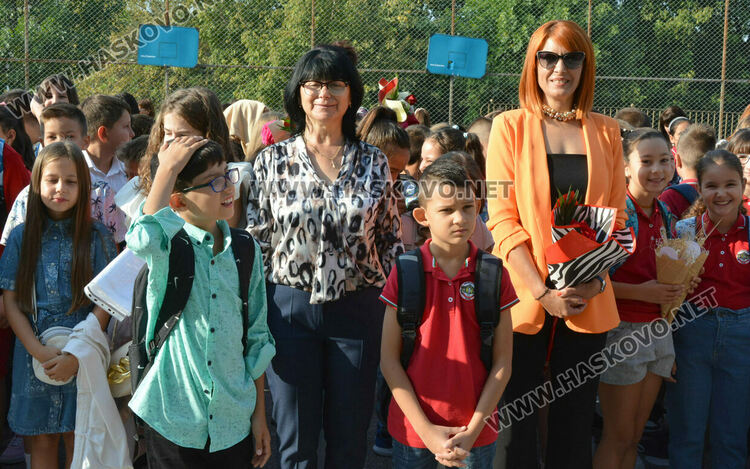 Тържествено откриха учебната година във „Васил Левски“ със 760 ученици