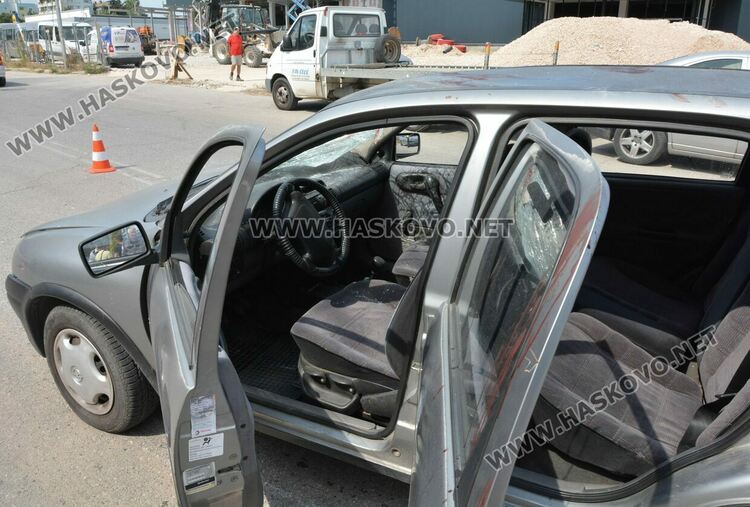 20-годишна с тротинетка се заби в кола и се качи на тавана й